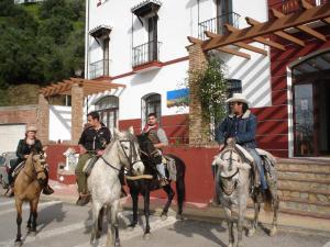 Afbeelding uit fotogalerij van Apartamentos Rurales Jardines del Visir in Genalguacil