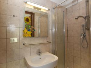 Kúpeľňa v ubytovaní Holiday Home in Corvara with Pool and Barbecue