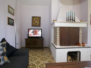 Televízia a/alebo spoločenská miestnosť v ubytovaní Holiday Home in Corvara with Pool and Barbecue + 32 fotografií