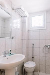 A bathroom at Hotel Pappas