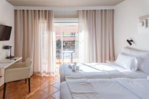 Tempat tidur dalam kamar di Costa d'Oiro Ambiance Village
