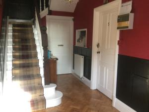 A kitchen or kitchenette at Glenora Guest House 