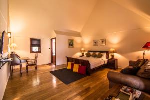 Postel nebo postele na pokoji v ubytování Teakwood villa + 29 fotografií