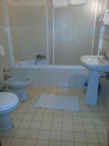 Koupelna v ubytování Hotel Lombardia