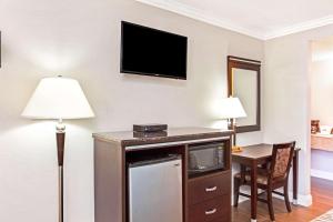 a hotel room with a television and a table with a chair at Cabana Inn & Suites in Long Beach