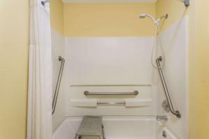 Bagno di Days Inn by Wyndham Moab