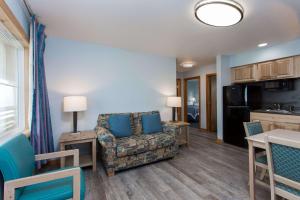 Küche/Küchenzeile in der Unterkunft Mariner Inn And Suites