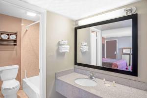 Koupelna v ubytování Days Inn by Wyndham Elko + 26 fotografií