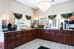 a coffee shop with wooden cabinets and a counter at Hamilton Inn Jonesville I-77 in Jonesville