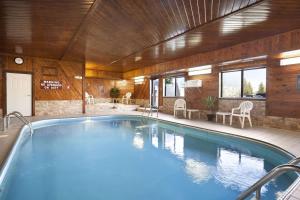 a large swimming pool in a large room with at Days Inn by Wyndham Columbia Mall in Grand Forks