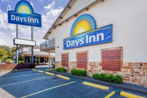 Gallery image of Days Inn by Wyndham Austin/University/Downtown in Austin