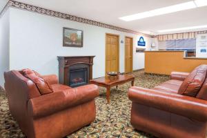 Posezení v ubytování Days Inn by Wyndham Staunton