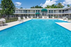 a large swimming pool in front of a building at Days Inn by Wyndham Cullman in Cullman