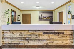 Imagen de la galería de Days Inn by Wyndham Great Lakes - N. Chicago, en North Chicago