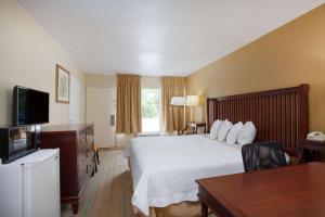 Gallery image of Days Inn by Wyndham Daytona Beach Speedway in Daytona Beach