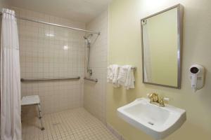 Fotografie z fotogalerie ubytování Days Inn by Wyndham Daytona Beach Speedway v destinaci Daytona Beach + 30 fotografií