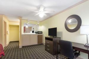 A television and/or entertainment centre at Days Inn by Wyndham Savannah Airport