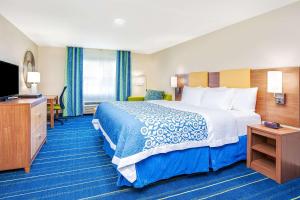 Postel nebo postele na pokoji v ubytování Arya Inn & Suites