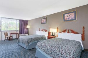 Gallery image of Days Inn by Wyndham Arlington Pentagon in Arlington