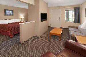 Imagen de la galería de Days Inn & Suites by Wyndham Kokomo, en Kokomo