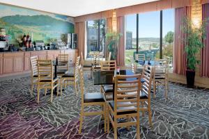 A restaurant or other place to eat at Days Inn by Wyndham Colorado City