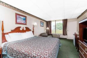 a hotel room with a bed and a television at Days Inn by Wyndham Tannersville in Tannersville