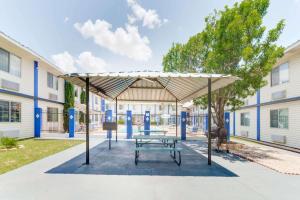 Herní místnost nebo prostor pro děti v ubytování Days Inn & Suites by Wyndham Laredo