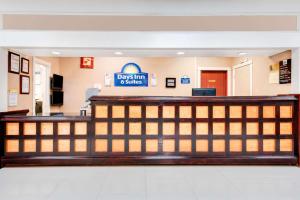 Vstupní hala nebo recepce v ubytování Days Inn & Suites by Wyndham Laredo