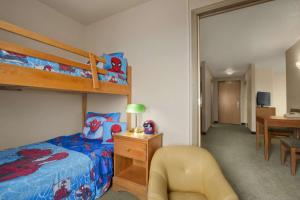 Voodi või voodid majutusasutuse Days Inn by Wyndham Red Deer toas