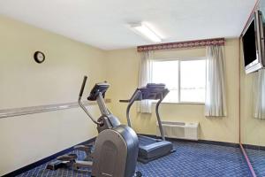 Fitness centrum a/nebo fitness zařízení v ubytování Days Inn by Wyndham Brigham City