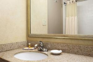 Gallery image of Days Inn by Wyndham Rock Falls in Rock Falls +56 photos