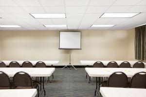 Photo de la galerie de l'établissement Days Inn & Suites by Wyndham Houston North/Aldine, à Houston