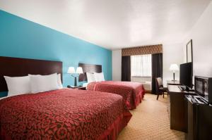 Postel nebo postele na pokoji v ubytování Days Inn & Suites by Wyndham Conroe North