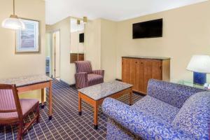 A seating area at Days Inn & Suites by Wyndham Kalamazoo