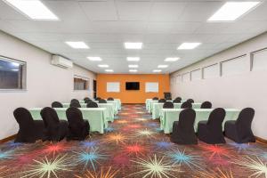 Konferenční prostory v ubytování Days Inn by Wyndham Woodbury Long Island