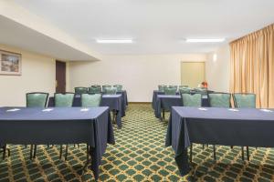 Days Inn by Wyndham Indianapolis Northeast商务区和/或会议室