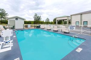 Galeriebild der Unterkunft Days Inn by Wyndham Lugoff in Lugoff