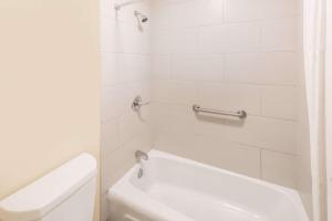 マディソンにあるDays Inn by Wyndham Madisonのギャラリーの写真