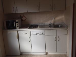 Kuchyňa alebo kuchynka v ubytovaní Apartments Marko Novigrad