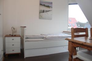 a bed in a room with a window at Padua W05 in Cuxhaven