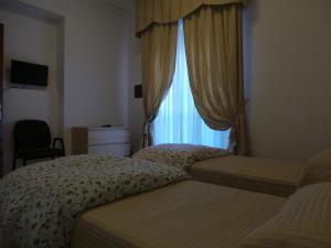 A bed or beds in a room at Hotel Europa