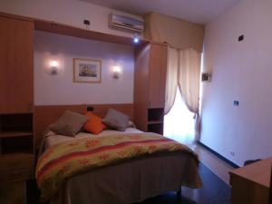 A bed or beds in a room at Hotel Europa