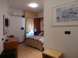 En eller flere senger på et rom på Hotel Europa