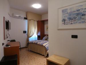 A bed or beds in a room at Hotel Europa