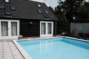 Bazen u objektu Bed & Breakfast Zeeland ili u blizini