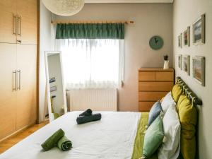 A bed or beds in a room at The Grove House