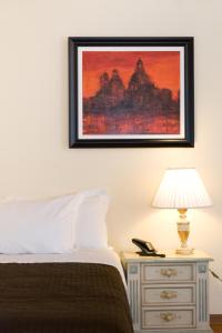 a bedroom with a bed and a picture on the wall at Hotel Antica Fenice in Campalto