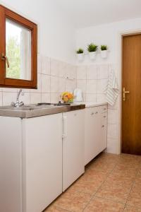 Kuchyň nebo kuchyňský kout v ubytování Apartment Oli + 37 fotografií