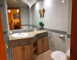 Kúpeľňa v ubytovaní Apartamento Las Palomas Beach 201