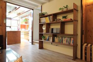 Thư viện trong chỗ nghỉ nhà dân